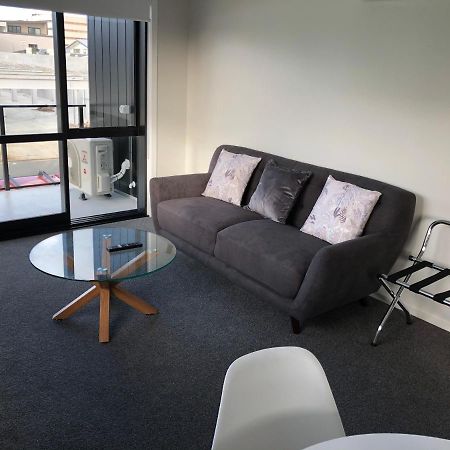 Central Stadium Apartments Hamilton Bagian luar foto