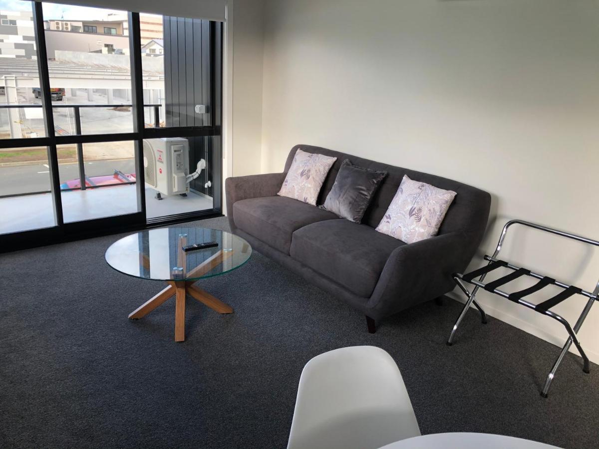 Central Stadium Apartments Hamilton Bagian luar foto