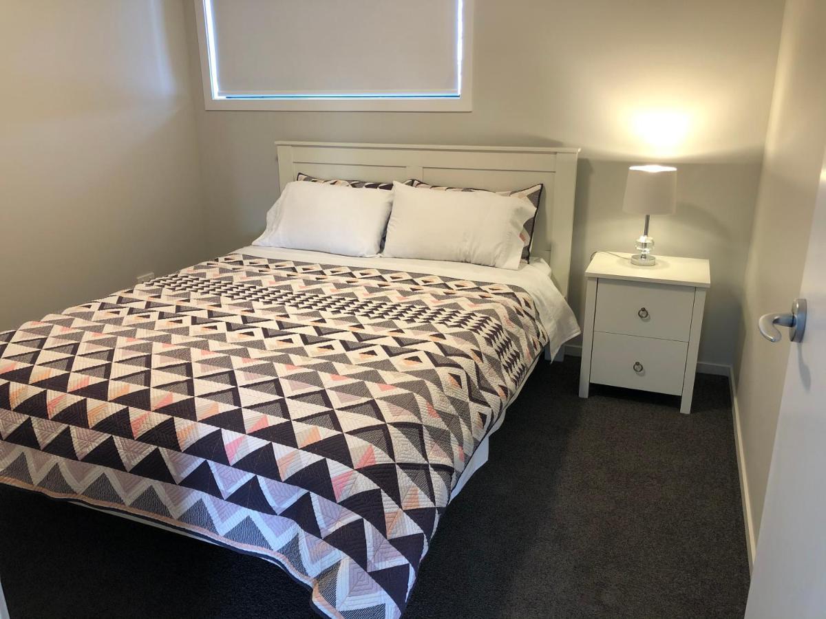 Central Stadium Apartments Hamilton Bagian luar foto