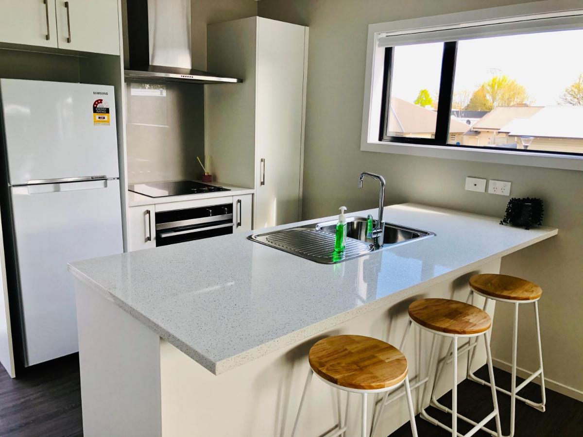 Central Stadium Apartments Hamilton Bagian luar foto