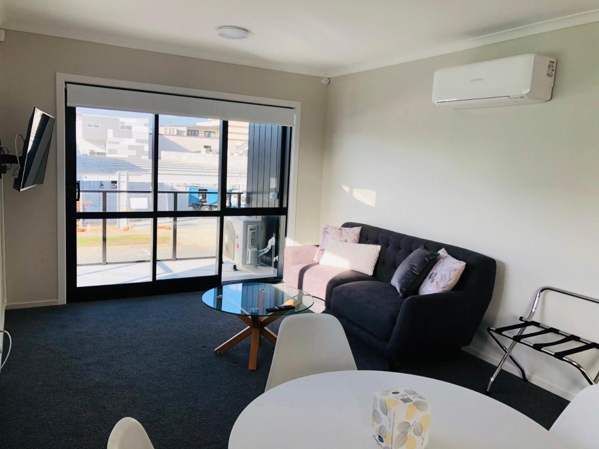 Central Stadium Apartments Hamilton Bagian luar foto