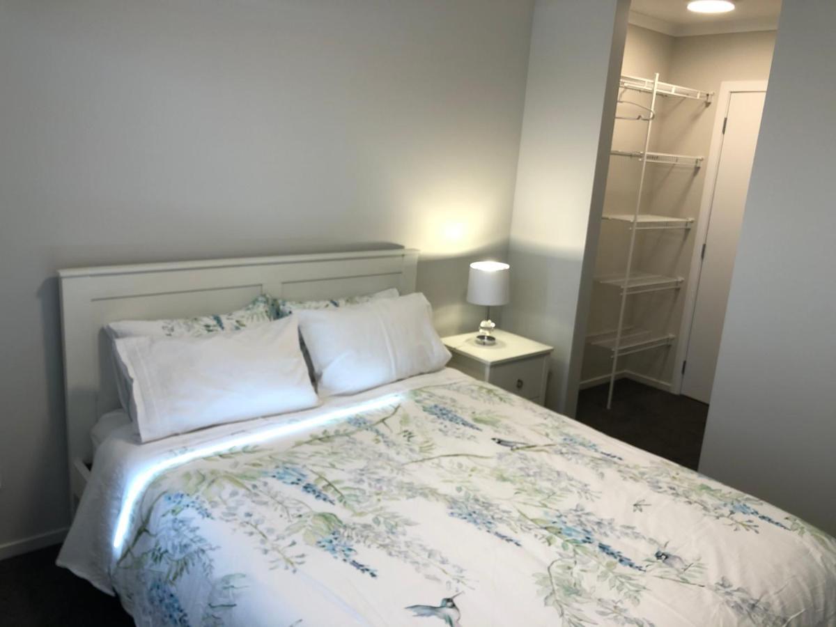 Central Stadium Apartments Hamilton Bagian luar foto